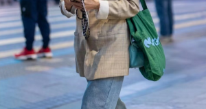 香港街拍：阔腿裤穿搭时尚又有气质，普通人也能穿的很好看